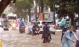 Mưa lớn kéo dài, nhiều tuyến đường ở Phú Quốc ngập sâu