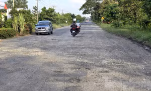 Hơn 10km Quốc lộ 61 xuống cấp, ‘bẫy’ người đi đường
