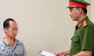 Khởi tố nghịch tử đánh cha 93 tuổi gãy 2 tay