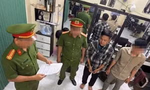 Lời khai 4 nghi phạm vụ đánh, còng tay, bắt người ép viết giấy nợ