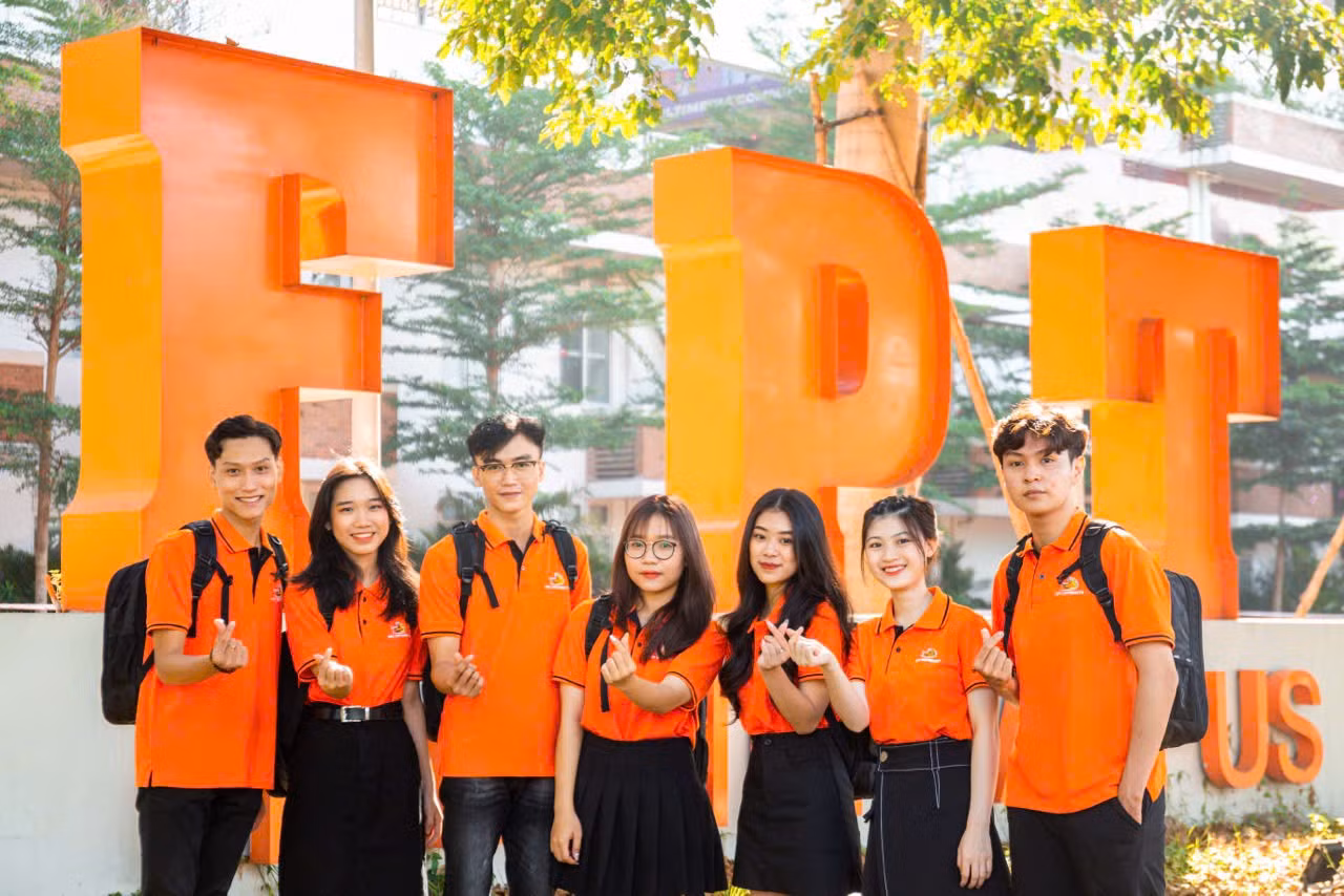 hoc-bong-truong-dai-hoc-fpt-3.jpg