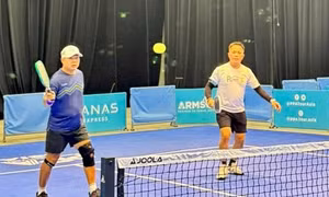 Hai tay vợt Việt Nam vô địch U.50 giải pickleball ở Malaysia