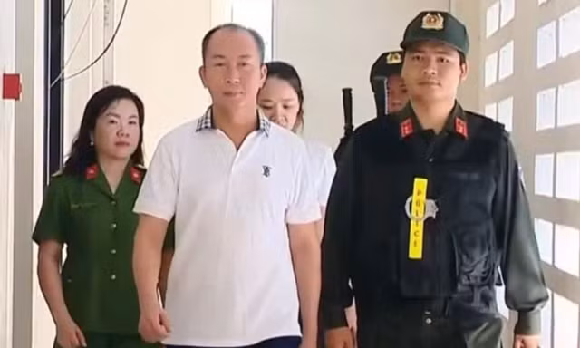 Cựu phó chủ tịch Hội doanh nhân trẻ bị khởi tố trong vụ chôn trái phép gần 600 tấn chất thải nguy hại
