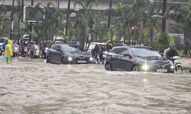 Đường phố Hà Nội thành sông