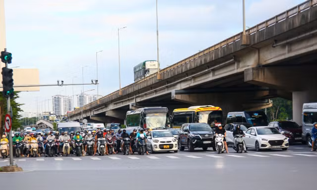 Hạn chế xe tải trọng lớn qua 2 nút giao cửa ngõ Hà Nội