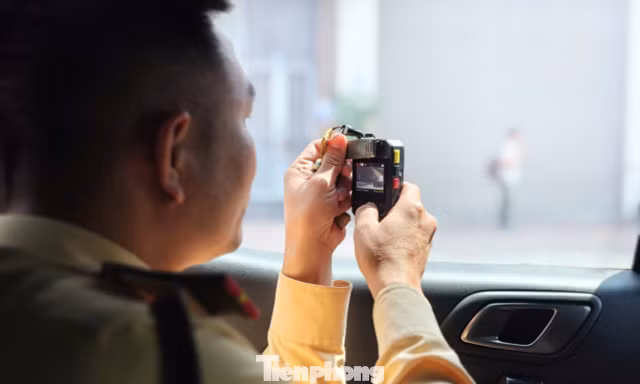 CSGT Hà Nội ghi hình xử phạt hàng loạt xe limousine vi phạm