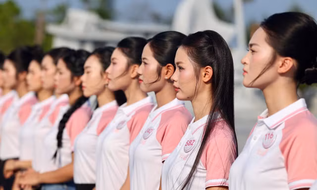 25 cô gái dâng hương tại Bến tàu không số K15, nghe chuyện người lính 'đi không nghĩ đến ngày về'
