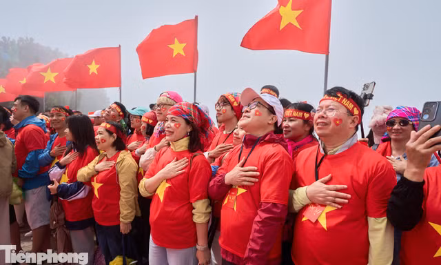 Lễ thượng cờ trên đỉnh Fansipan