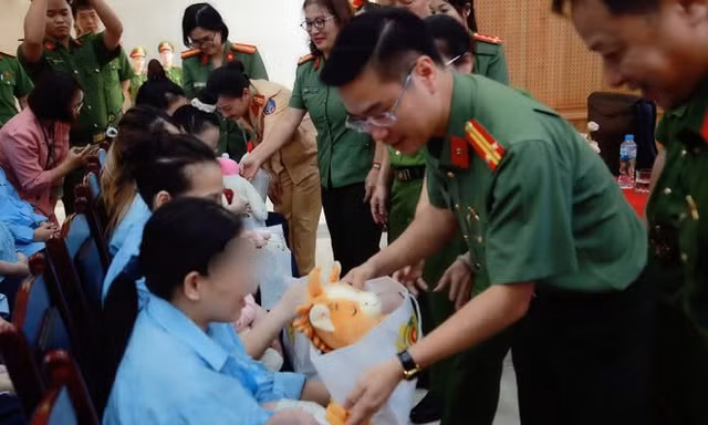Công an Hà Nội tổ chức tư vấn, khám sức khỏe cho phạm nhân nữ