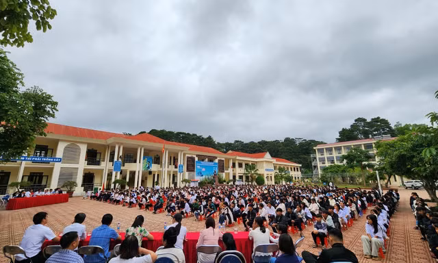 Tỉnh Điện Biên báo cáo gì với Thủ tướng việc hiệu trưởng kêu gọi ủng hộ gạo, gas?
