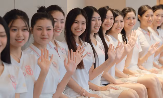 Chung khảo cận kề, các thí sinh háo hức xen lẫn hồi hộp trước cơ hội bước lên sân khấu của một trong những cuộc thi nhan sắc danh giá hàng đầu Việt Nam.