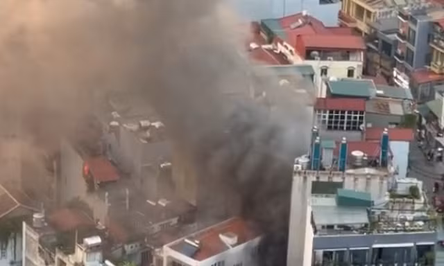 Cháy nhà trong ngõ ở Xuân Đỉnh, Hà Nội
