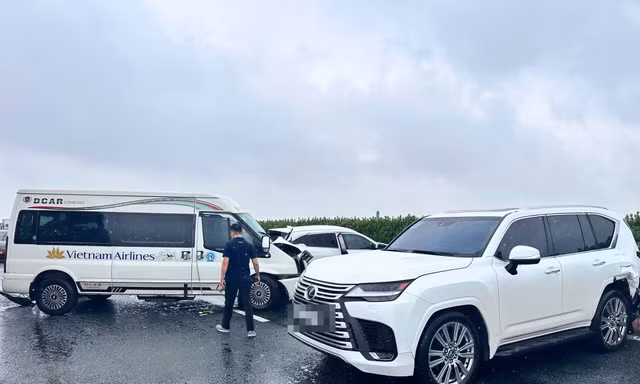 Công an Hà Nội điều tra vụ Lexus lạng lách, chặn xe trên cao tốc dẫn đến tai nạn