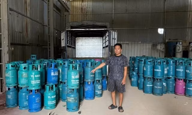 Phát hiện đường dây mua bán, san chiết gas giả ở Hà Nội