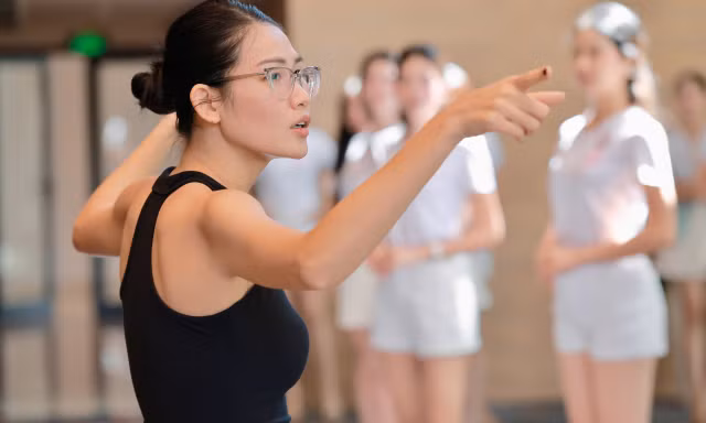 Hành trình ‘gọt giũa’ bước đi non nớt trước giờ bùng nổ ở chung khảo Hoa hậu Việt Nam