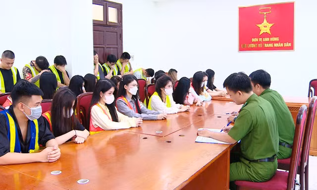 Triệu tập 47 đối tượng liên quan đường dây mua bán tinh dầu thuốc lá điện tử chứa ma túy