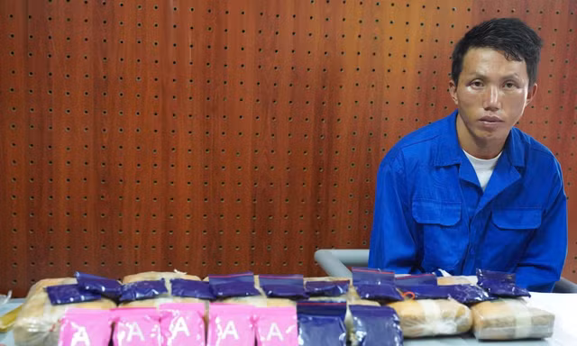 Nhận vận chuyển 17 bánh ma tuý vì 'tham' 10 triệu đồng 