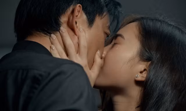 Cảnh ngoại tình khiến khán giả 'sôi máu'