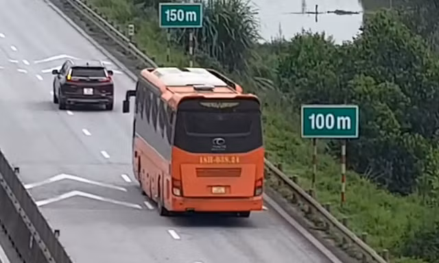 Hai trường hợp đầu tiên bị xử phạt không giữ khoảng cách an toàn trên cao tốc