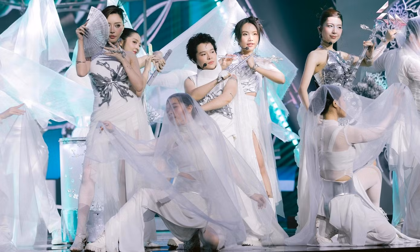 tiet-muc-cam-ky-thi-hoa-tai-em-xinh-say-hi-1749314684.jpg