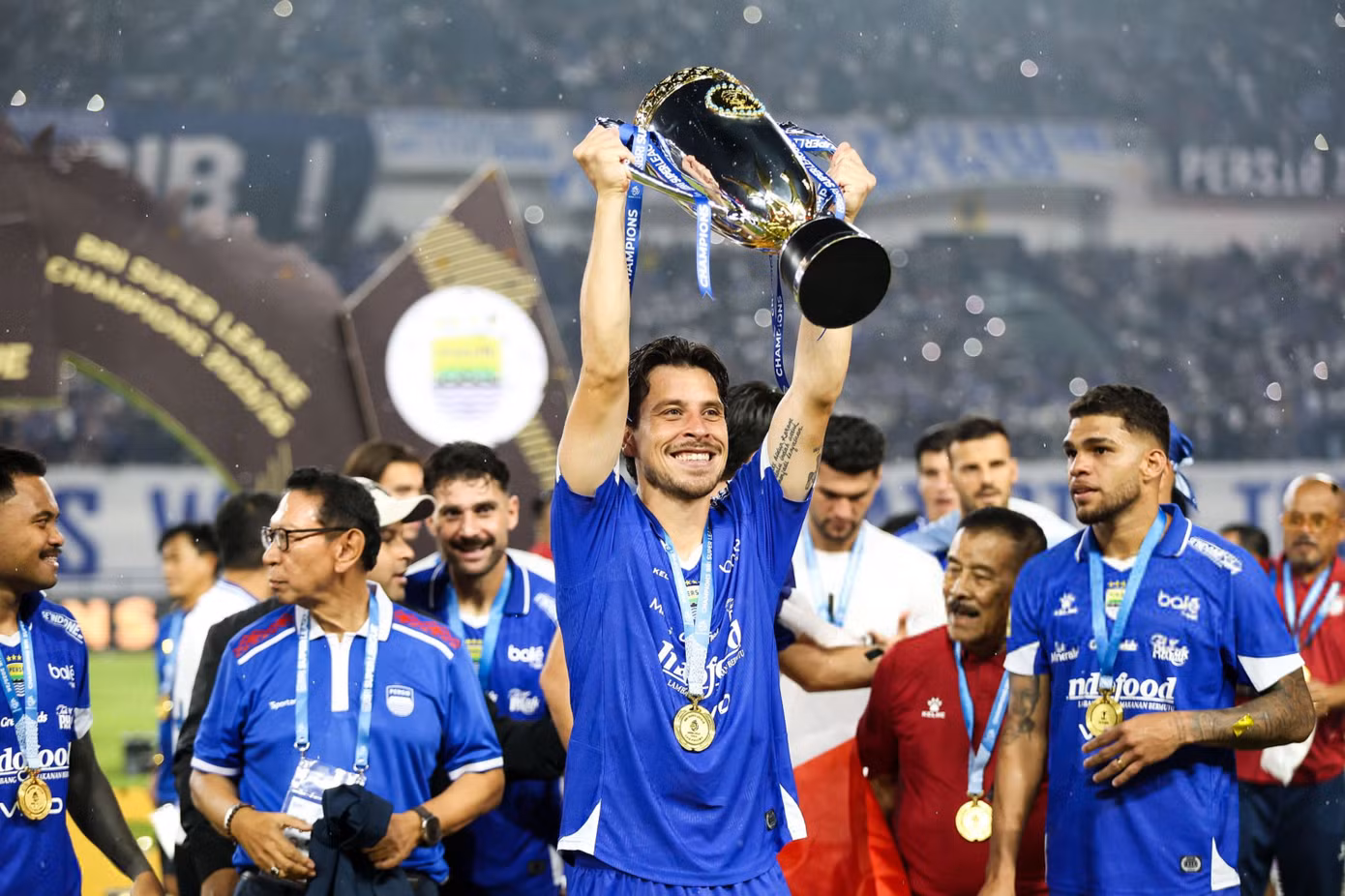 persib-bandung-wins-indonesian-super-league-title.jpg