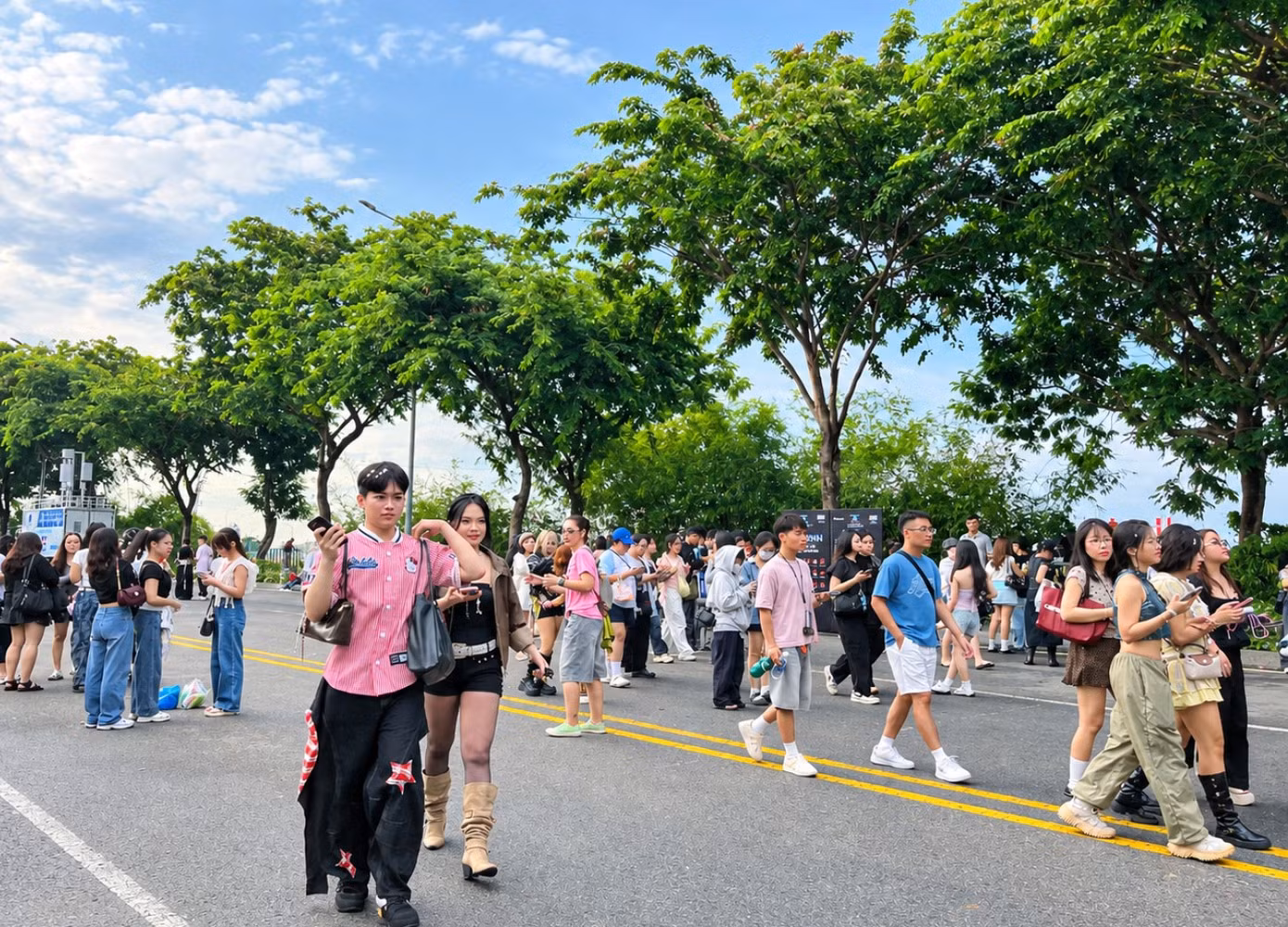 cap-doi-dao-le-hoi-ngoai-troi-5560.jpg