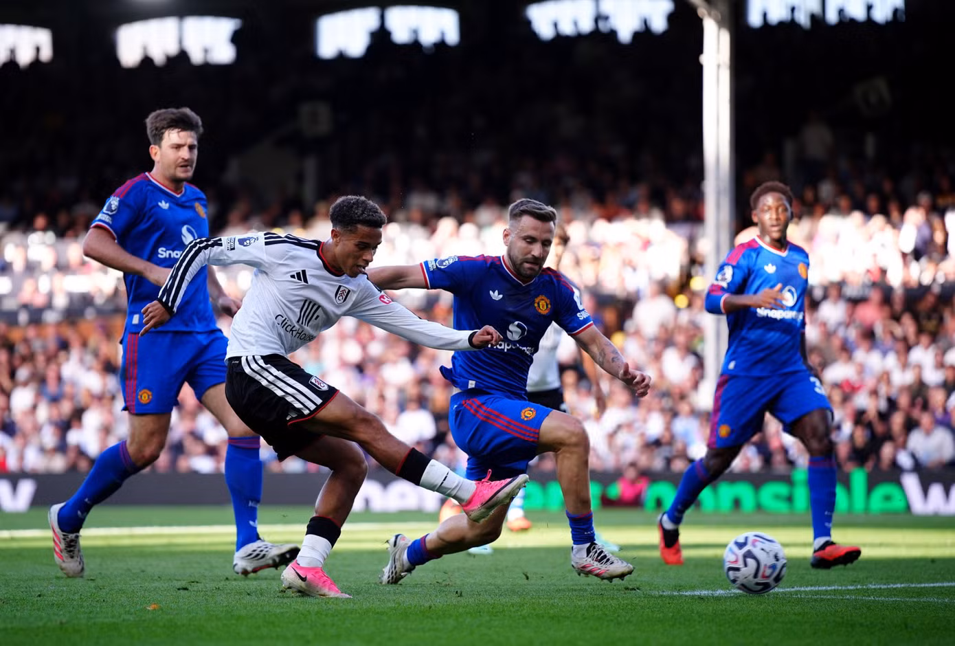 fulham-v-manchester-united-premier-league-craven-cottage-2.jpg