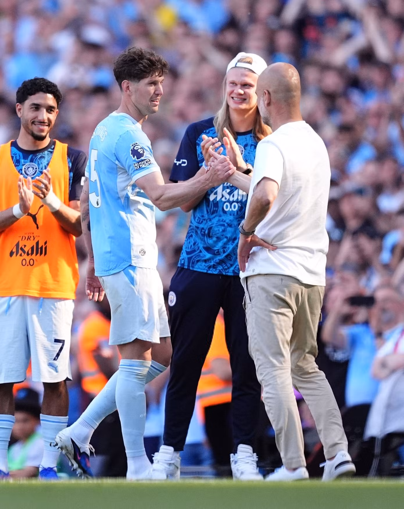 manchester-city-v-aston-villa-premier-league-etihad-stad-3.jpg