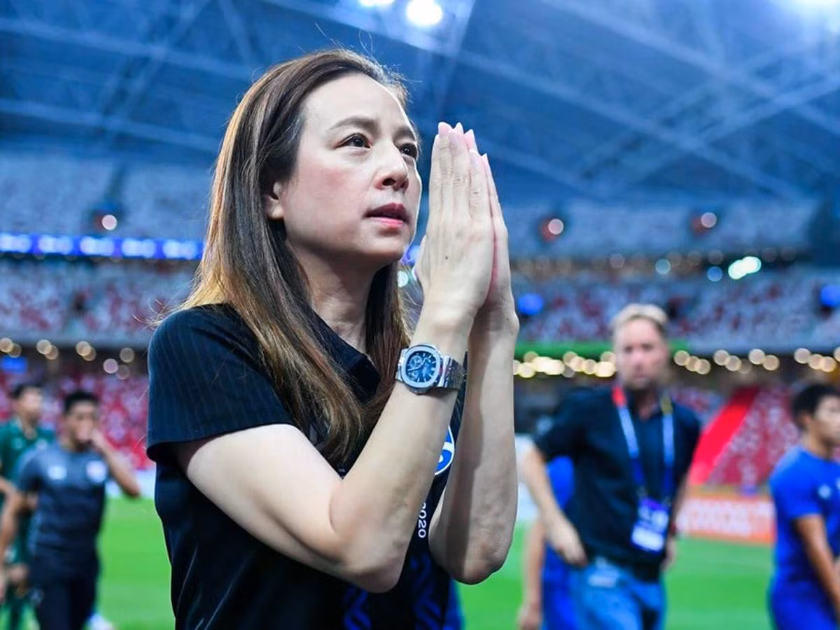 madame-pang-thai-lan-aff-cup-1764585165823336373014-67-8-680-1179-crop-1765887403410292535499.jpg