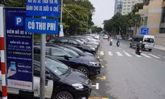 Hà Nội tăng giá trông giữ ô tô vỉa hè, chi phí 'nuôi xe' sẽ ra sao?