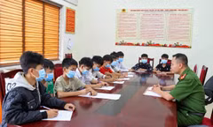 Nhóm thiếu niên ném đá vào xe khách trên cao tốc bị triệu tập, xử lý