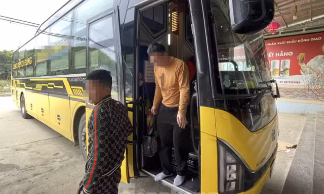 Vụ tai nạn 7 người tử vong: Vì sao xe khách giường nằm chỉ có 1 cửa? 