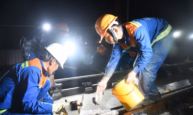 Tăng tốc thi công xuyên đêm đưa tuyến tàu điện nhẹ Phú Quốc kịp APEC 2027