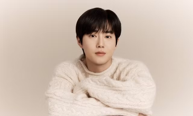 Suho (EXO) bị cuốn vào bí mật ẩn giấu của cha mình