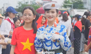 Nhan sắc gây sốt của nữ chiến sĩ A80