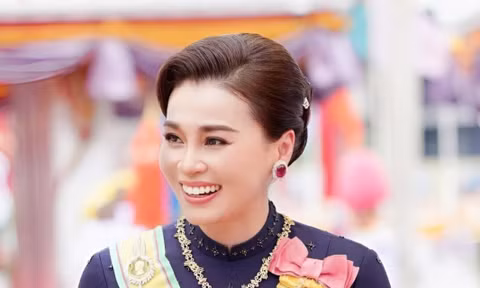 Sức hút từ phong cách Hoàng hậu Thái Lan 