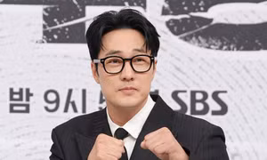 So Ji Sub chi đậm, mua vàng tặng 300 người đoàn phim Đặc Vụ Kim Tái Khởi Động