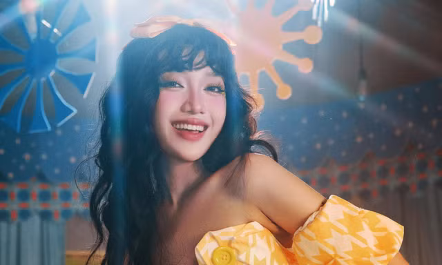 Ca sĩ Chi Xê: ‘Biết ơn thầy cô đã cho mình một góc nhìn, một tư duy để hình thành nên mình của hôm nay’