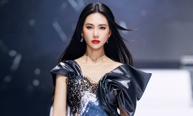 Bùi Quỳnh Hoa khiến khán giả không thể rời mắt với 'cú đá váy' đậm chất vedette
