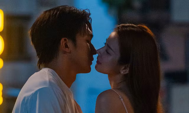 Đỗ Nhật Hoàng của phim 'Mưa đỏ' bất ngờ 'thả thính' cực ngọt với DJ Mie, lộ 'cảnh nóng' đầy táo bạo