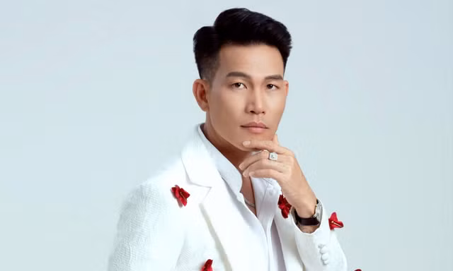 'Ông hoàng nhạc gia đình' Quách Beem nghẹn ngào tiết lộ tuổi thơ đặc biệt bên cha mẹ