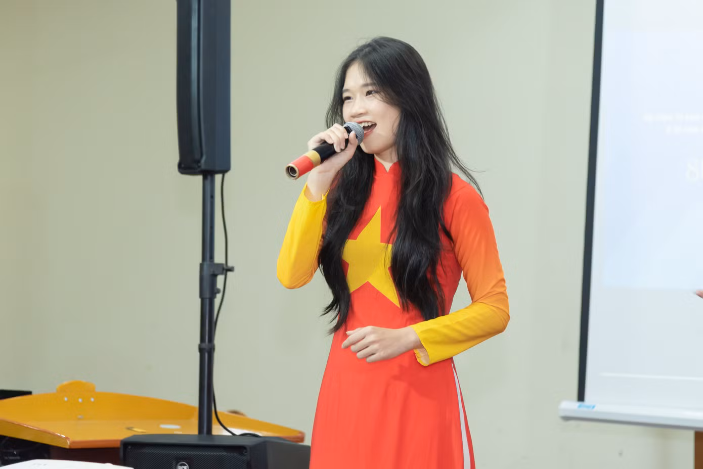 linh-chi-nam-1-dai-hoc-duoc-tham-gia-di-bieu-dien.jpg