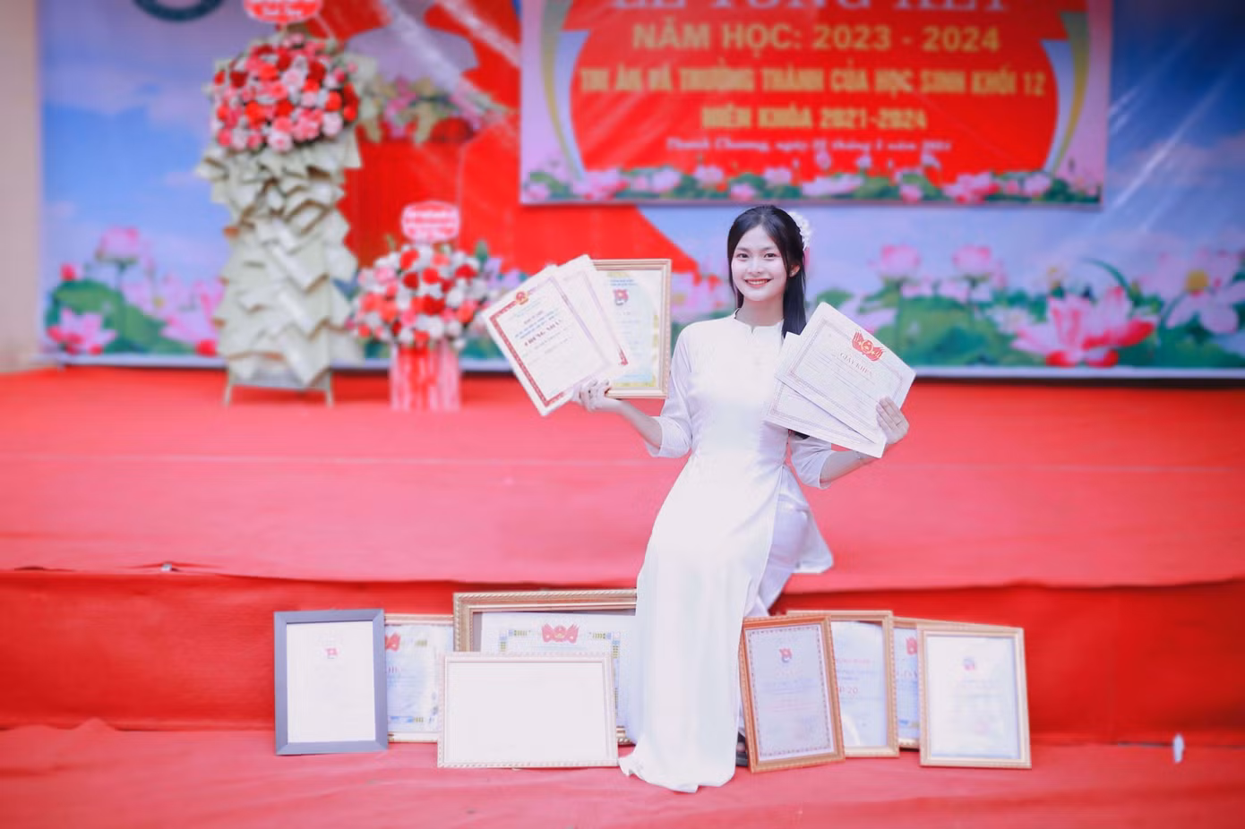 tue-dan-con-noi-bat-voi-thanh-tich-hoc-tap-va-hoat-dong-ngoai-khoa-xuat-sac.jpg