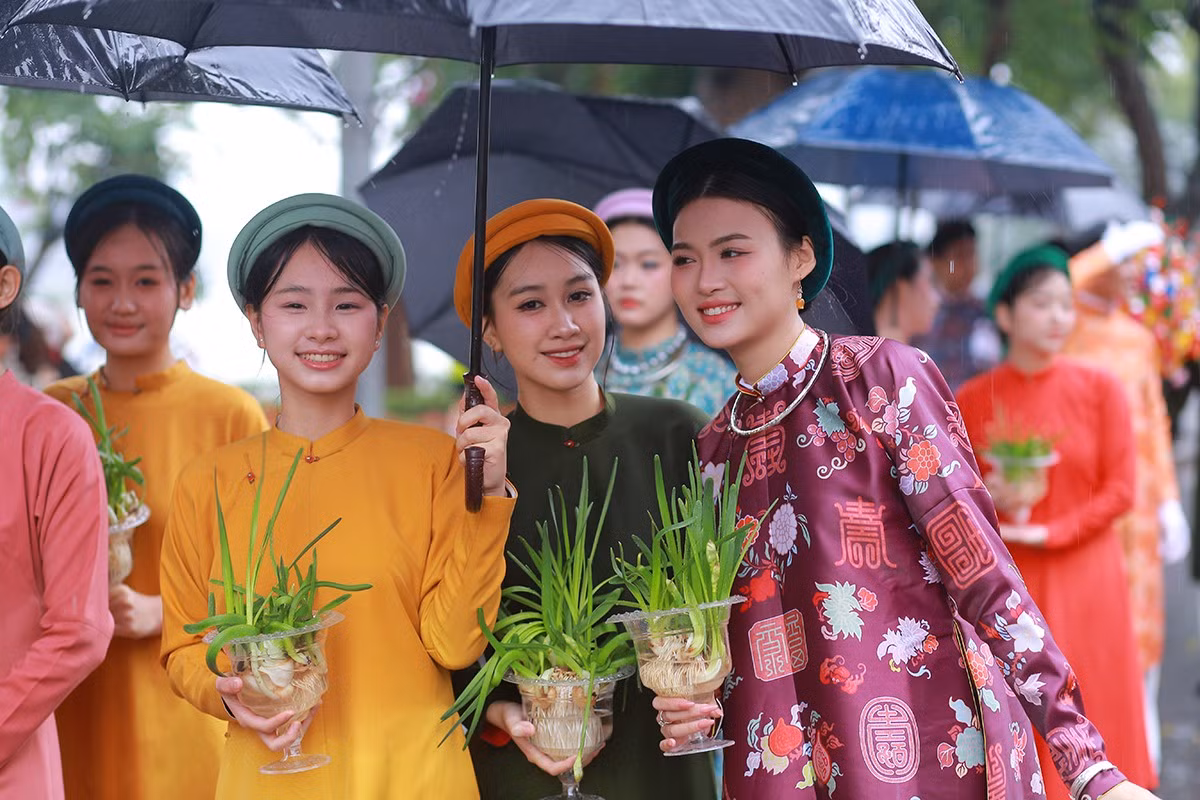 cac-ban-tre-rang-ro-trong-bo-viet-phuc-anh-nguyen-hoang-long.jpg