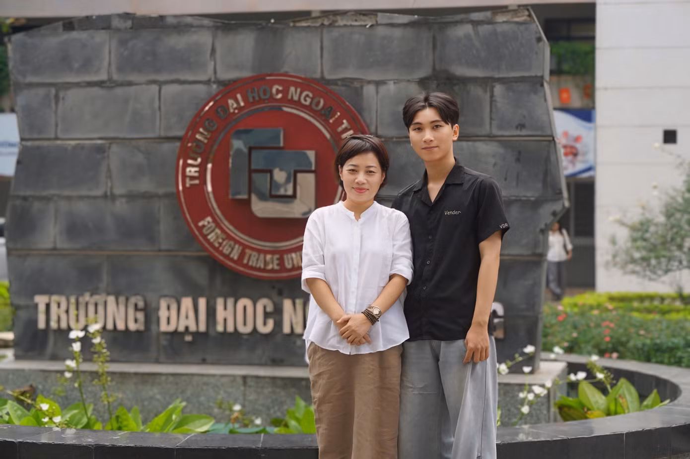 ben-co-vu-thi-bich-hai-giao-vien-chu-nhiem-dai-hoc-bao-co-them-su-dong-hanh-tren-chang-duong-hoc-tap-va-truong-thanh.jpg