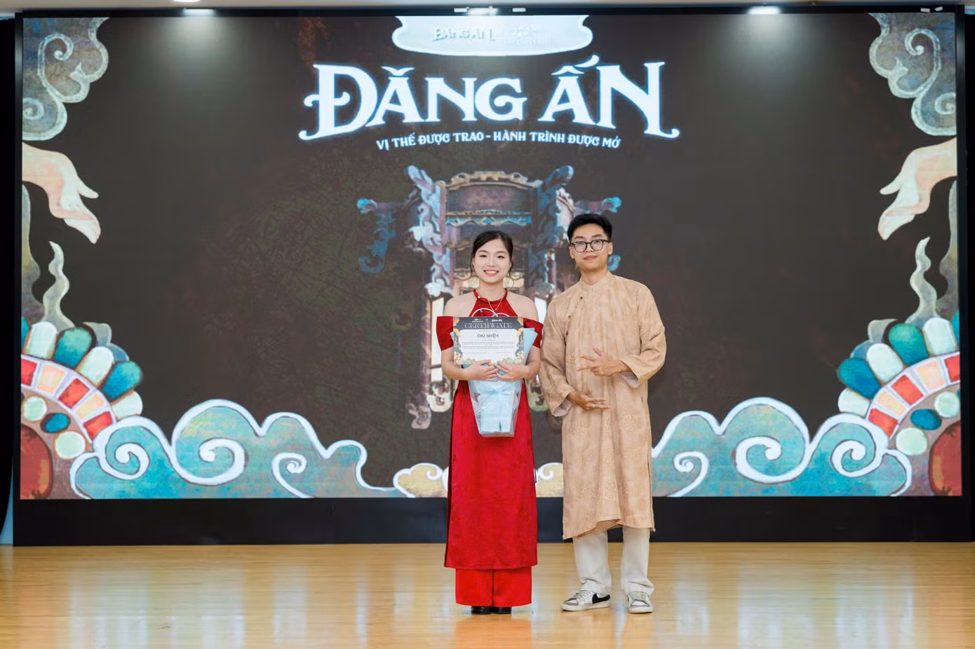 anh-chu-nhiem-cu-chuyen-gia-cho-chu-nhiem-moi-la-em.jpg