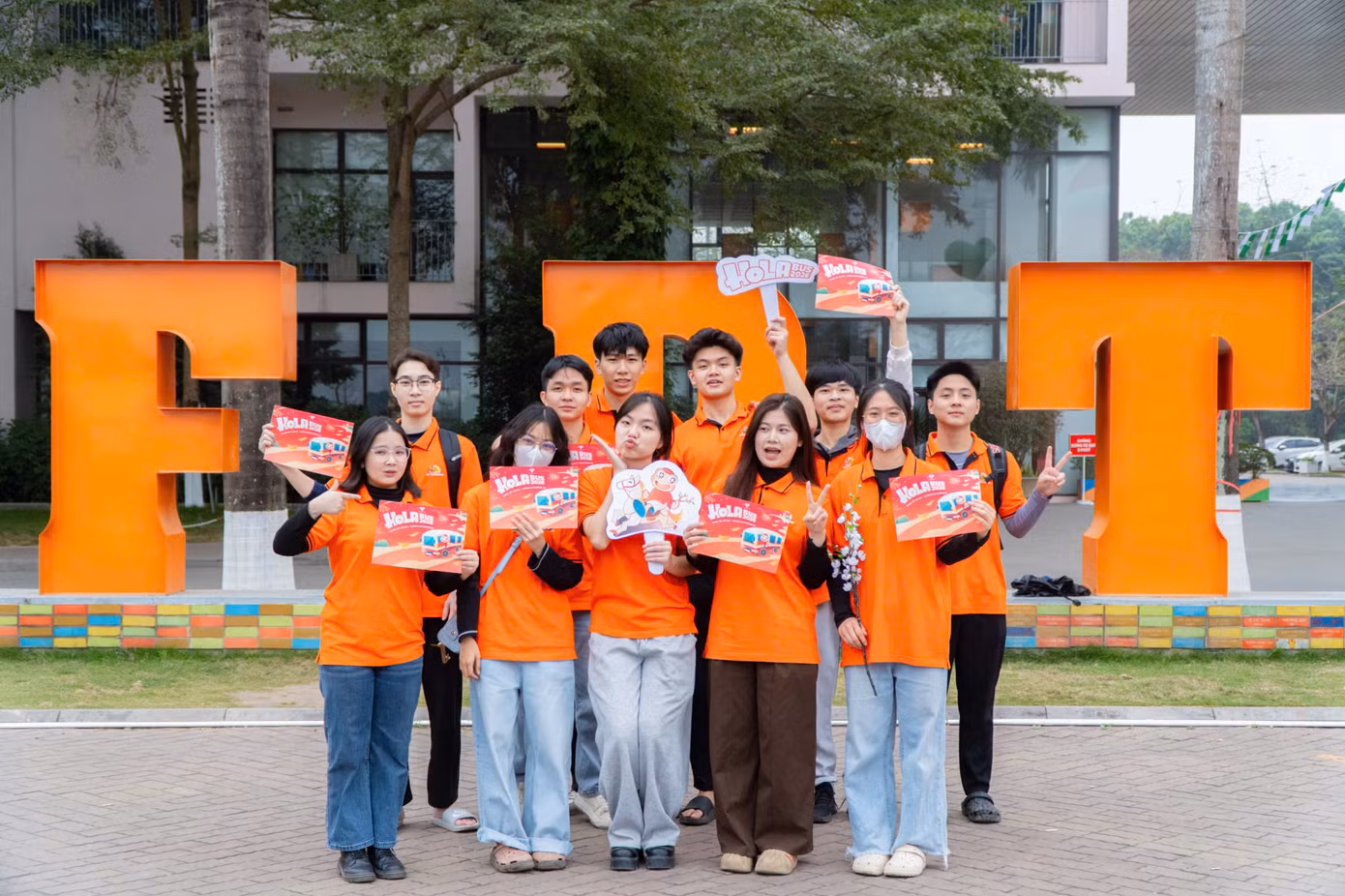 anh-du-an-hola-bus.jpg