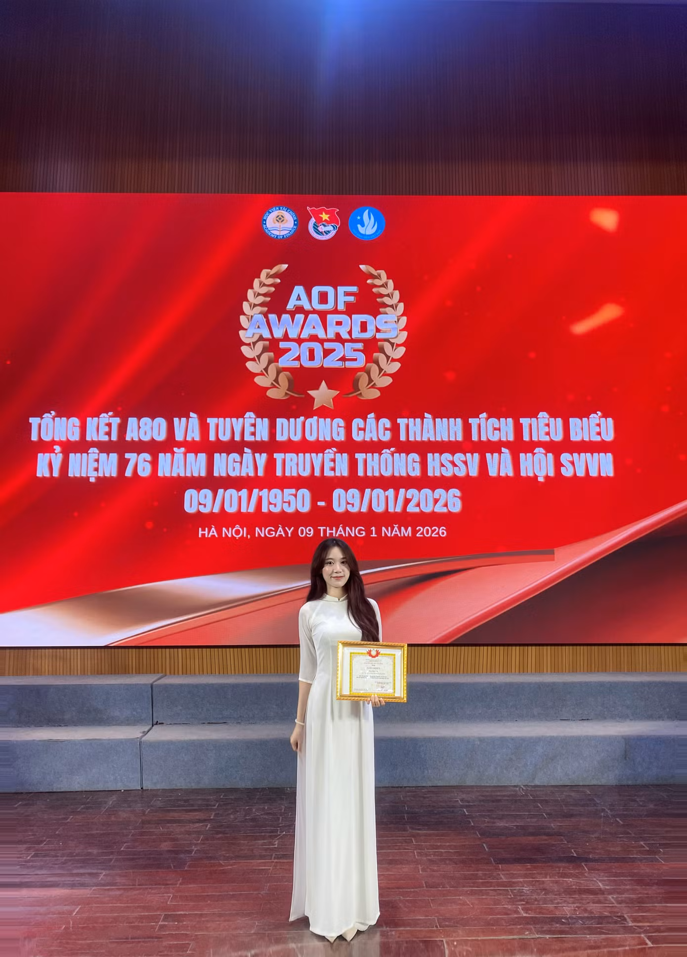 anh-4-nhat-linh-la-mot-trong-nhung-sinh-vien-tieu-bieu-duoc-nhan-bang-khen-cua-hoc-vien-nhan-dip-le-tong-ket-a80-va-tuyen-duong-cac-thanh-tich-tieu-bieu-ky-niem-76-nam-ngay-truyen-tho.jpg
