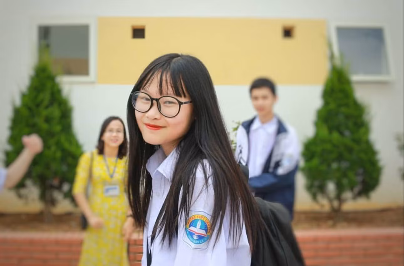 Đào Trần Bảo Ngọc – cô gái đến từ Sơn La đã can đảm rẽ hướng khỏi ngành Y để theo đuổi đam mê Truyền thông đa phương tiện, và giành học bổng thủ khoa đầu vào tại Trường Đại học Đại Nam.