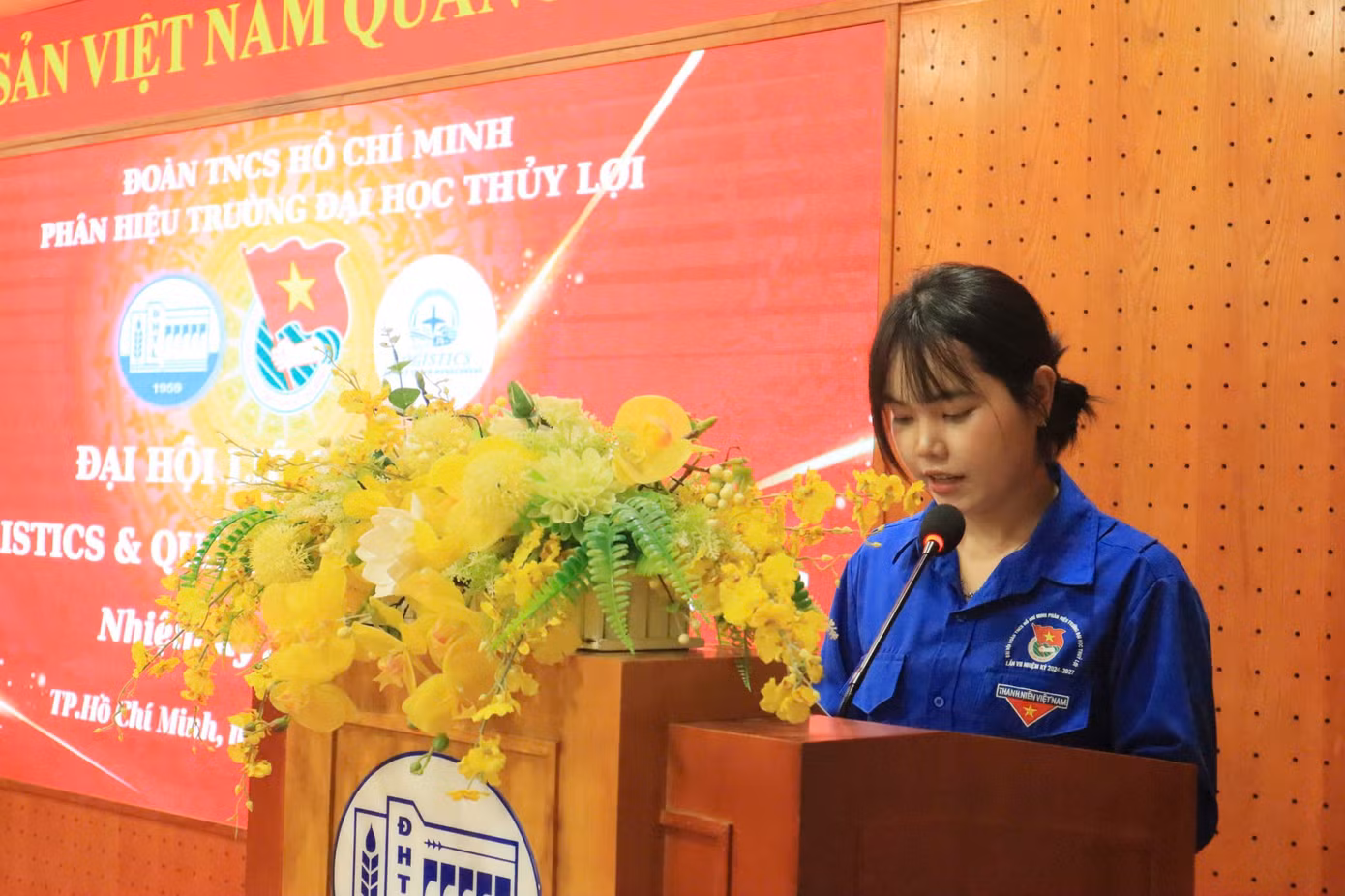 lam-truong-ban-kiem-phieu-doc-quyet-dinh-trong-dai-hoi-lien-chi-doan-logistics-va-qlccu-2024-2025.jpg